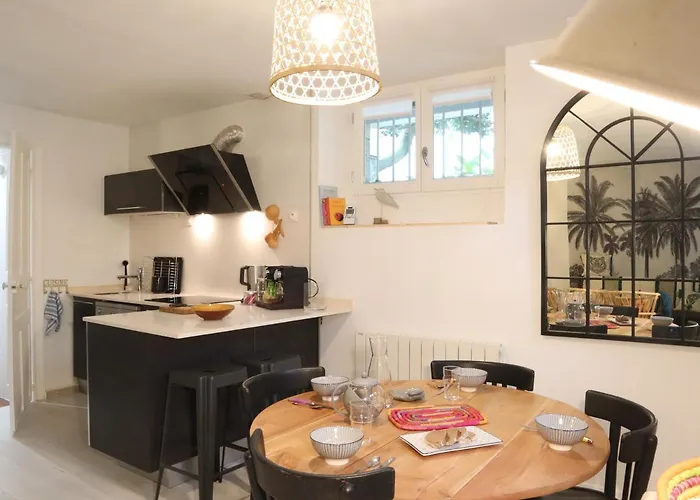 Cosy 4 Pers A 200 M Et Commerce La Cabane64 Biarritz